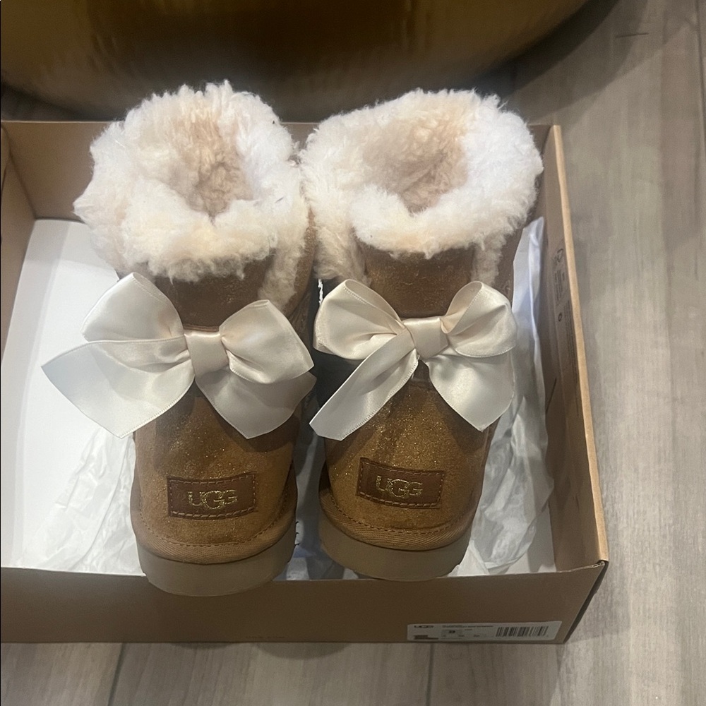 UGG Women’s Mini Bailey Bow Glimmer Boots - Picture 3 of 5